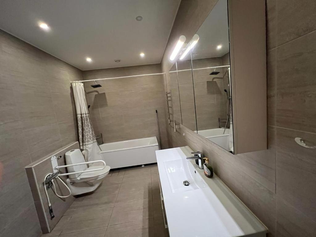Beautiful Terraced House With Private Parking Βίλα Σάντβικεν Εξωτερικό φωτογραφία